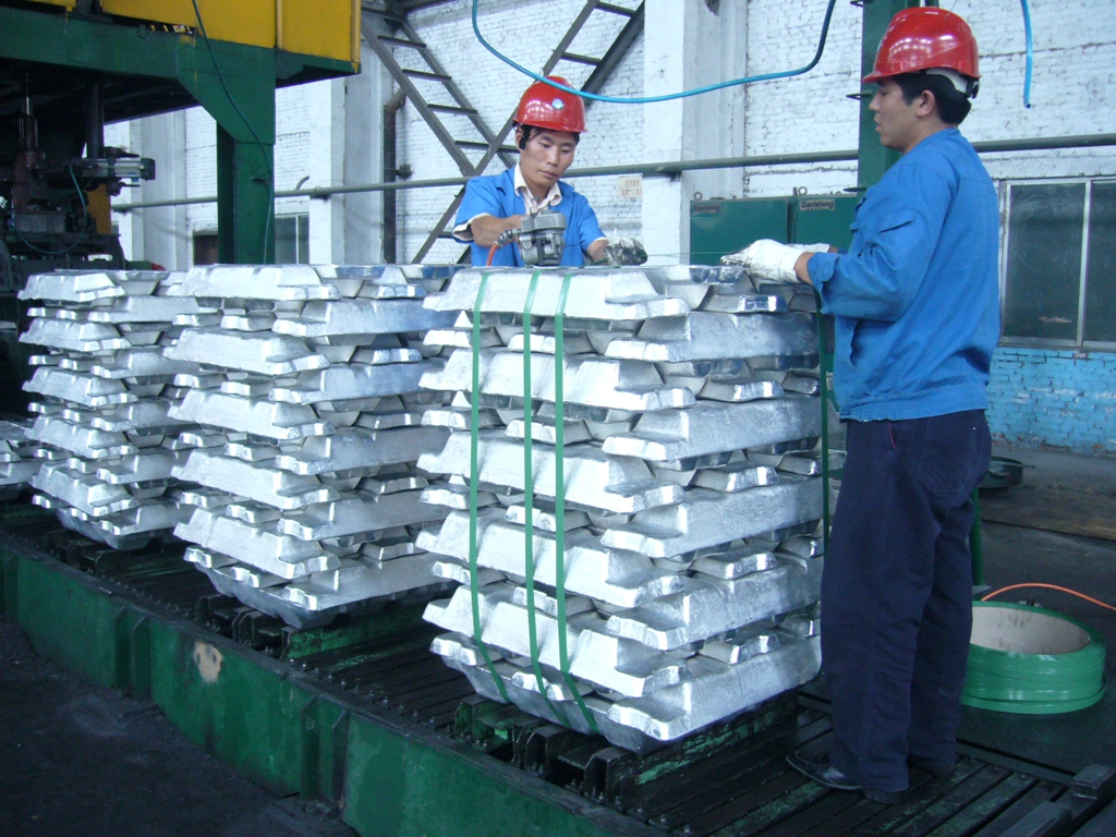 金屬冶煉行業(yè)-鋁錠改用PET塑鋼帶捆扎包裝成本降低30%